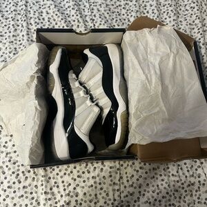 Air Jordan 11 Retro concord